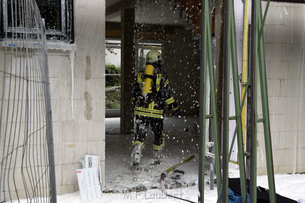 Dachstuhlbrand Koeln Poll Geislarerstr P505.JPG - Miklos Laubert